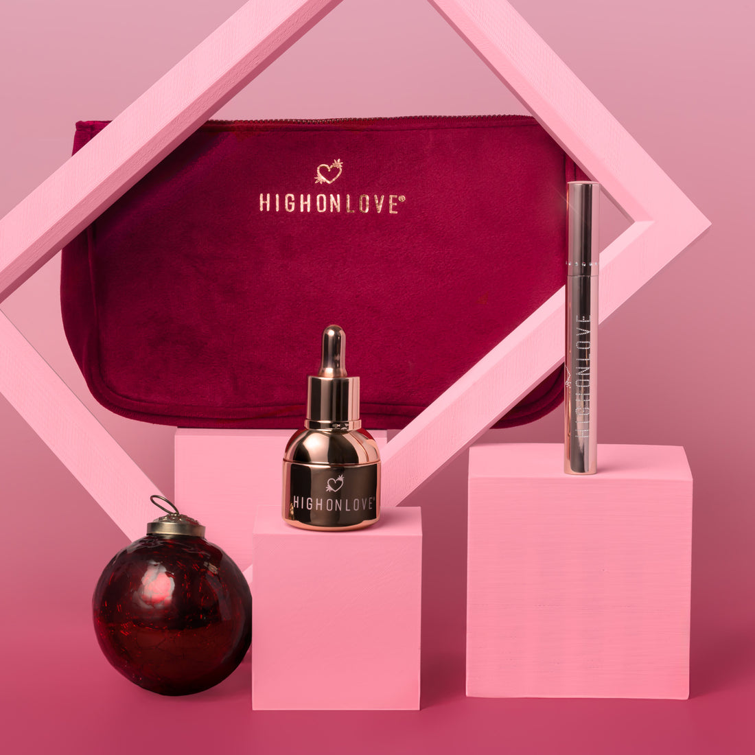 Stimulating oil for intimite pleasure and lip gloss for couples