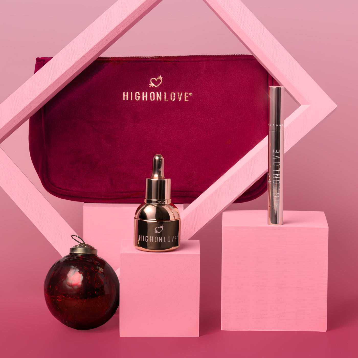 Stimulating oil for intimite pleasure and lip gloss for couples